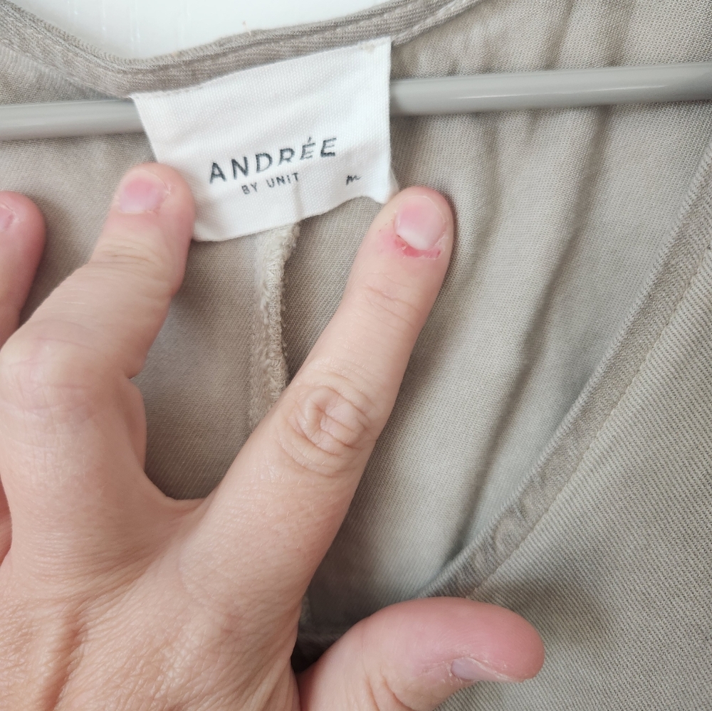 Andree by Unit Top - Picture 2 of 3